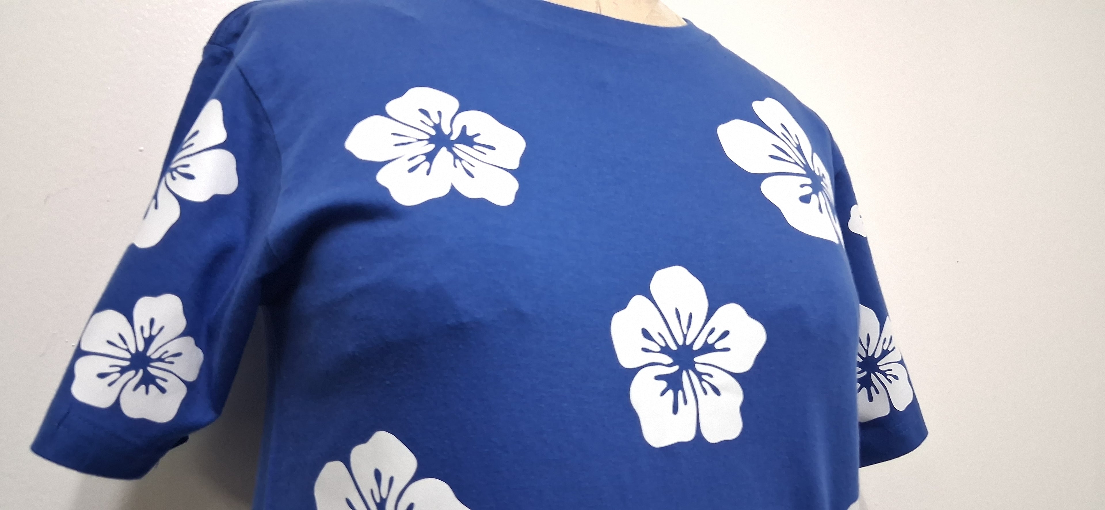 White Hibiscus Blue T-shirt